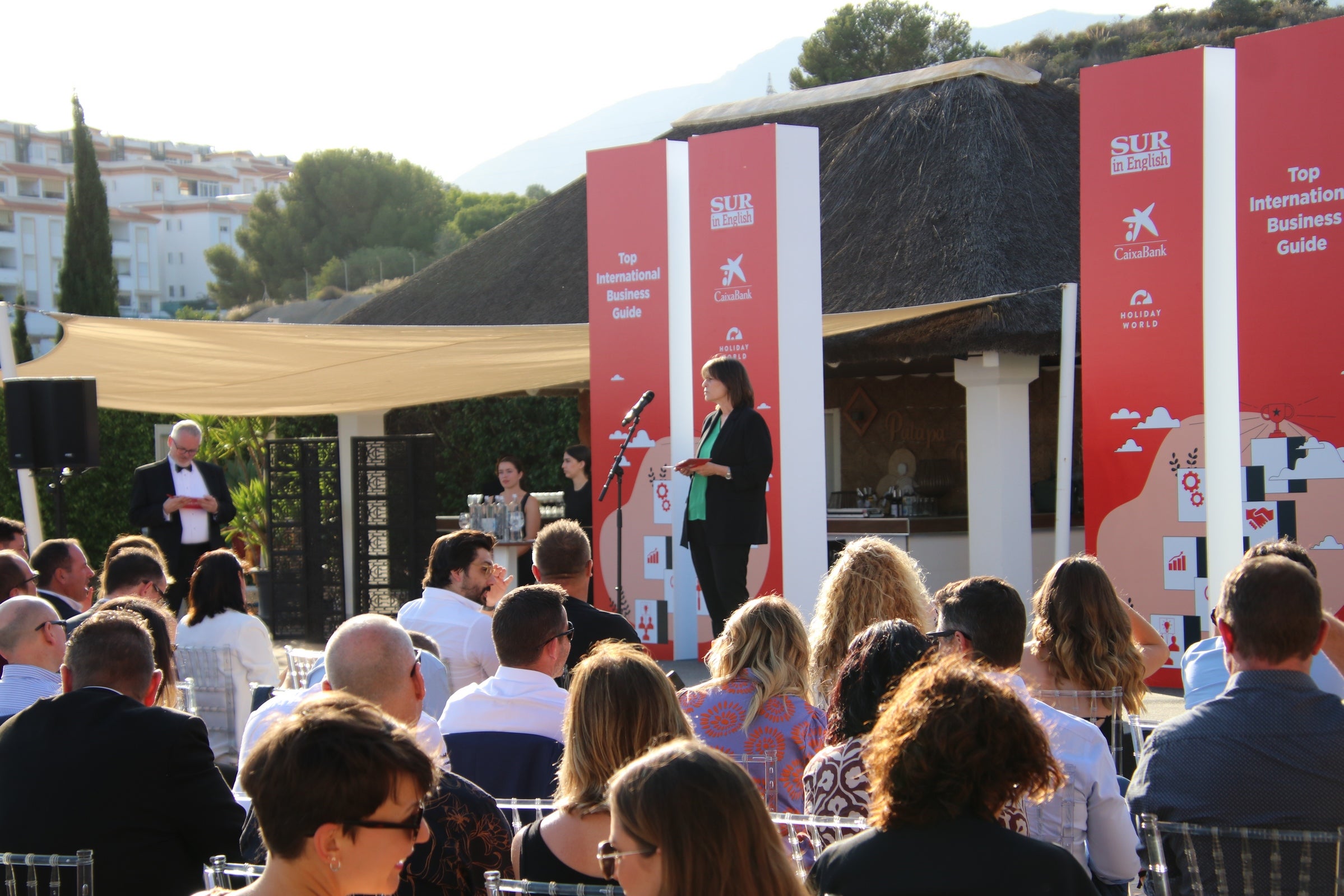 SUR in English celebrates international business