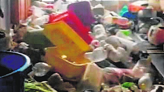 Authorities rescue neglected child from 'sea of rubbish' in his Estepona home