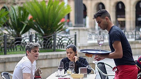 Spain creates 200,000 jobs, mainly thanks to tourism, to reach a record 20.8 million in work