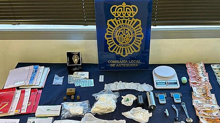 Drugs gang smashed in Antequera whose ringleader distributed narcotics from his work vehicle