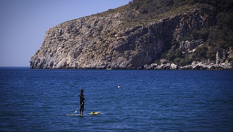 Thief throws himself off a cliff in La Herradura to avoid arrest