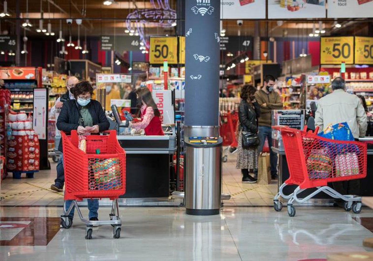 Analysts predict that Spain's tax rebate on basic foodstuffs and subsidies on public transport will be extended until end of 2024