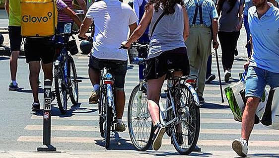 These are the cycling laws you should know in Spain to avoid fines and stay safe