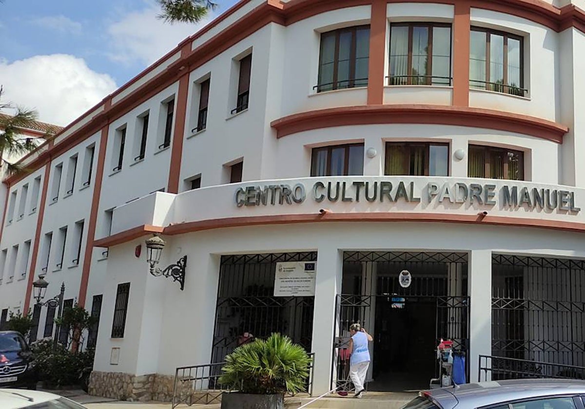 The Padre Manuel Cultural Centre hosts French cultural events.