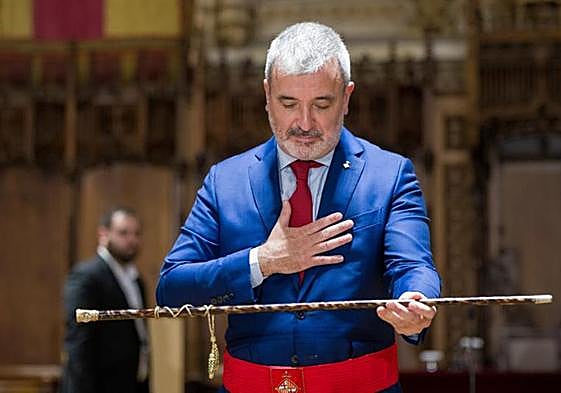 Jaume Collboni being sworn in as new mayor of Barcelona.