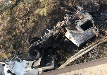 Two dead and one person injured after a lorry and car collide on A-355 in Coín
