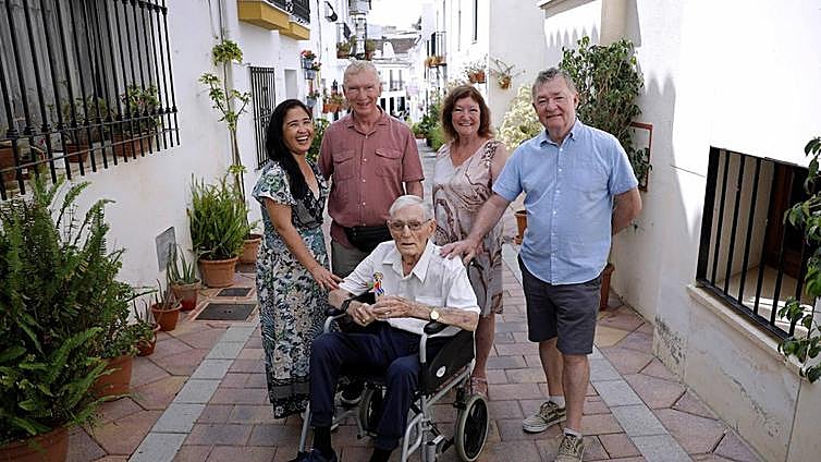 Benalmádena congratulates and thanks Charles Betty