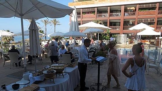 Al fresco dining compromise after kitchen eviction at Marbella hotel