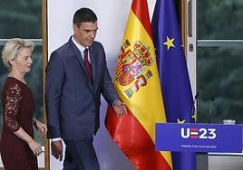Ursula Von der Leyen with Spanish prime minister Pedro Sánchez.