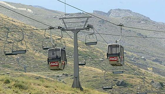 Sierra Nevada worker dies while doing maintenance on a ski resort cable car