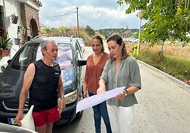 Councillor for Urbanism, Rocío Arriaga (R).