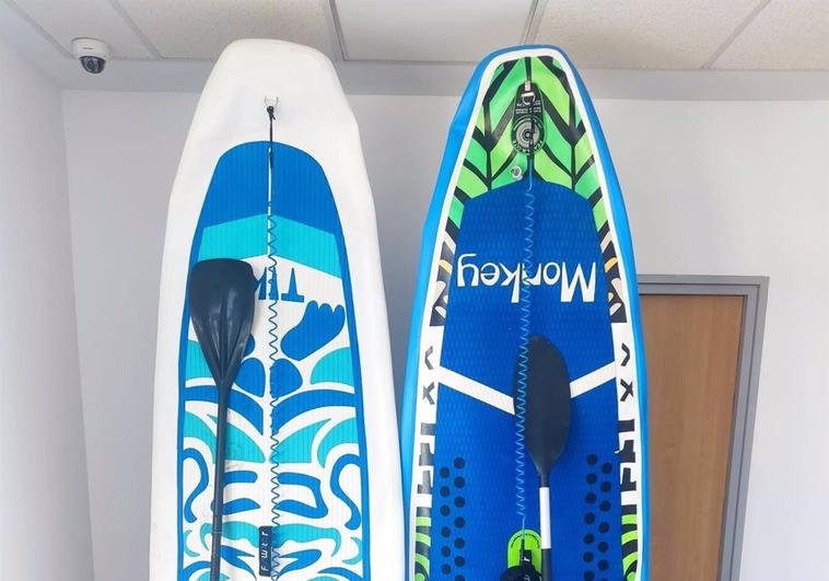 Two caught in La Línea with 200 packs of contraband cigarettes on paddle surfboards