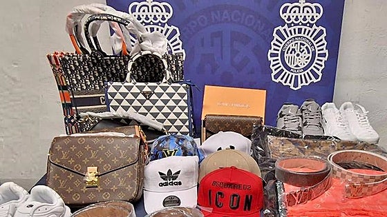 Twenty arrested and almost 3,000 fake goods seized from Costa del Sol street market