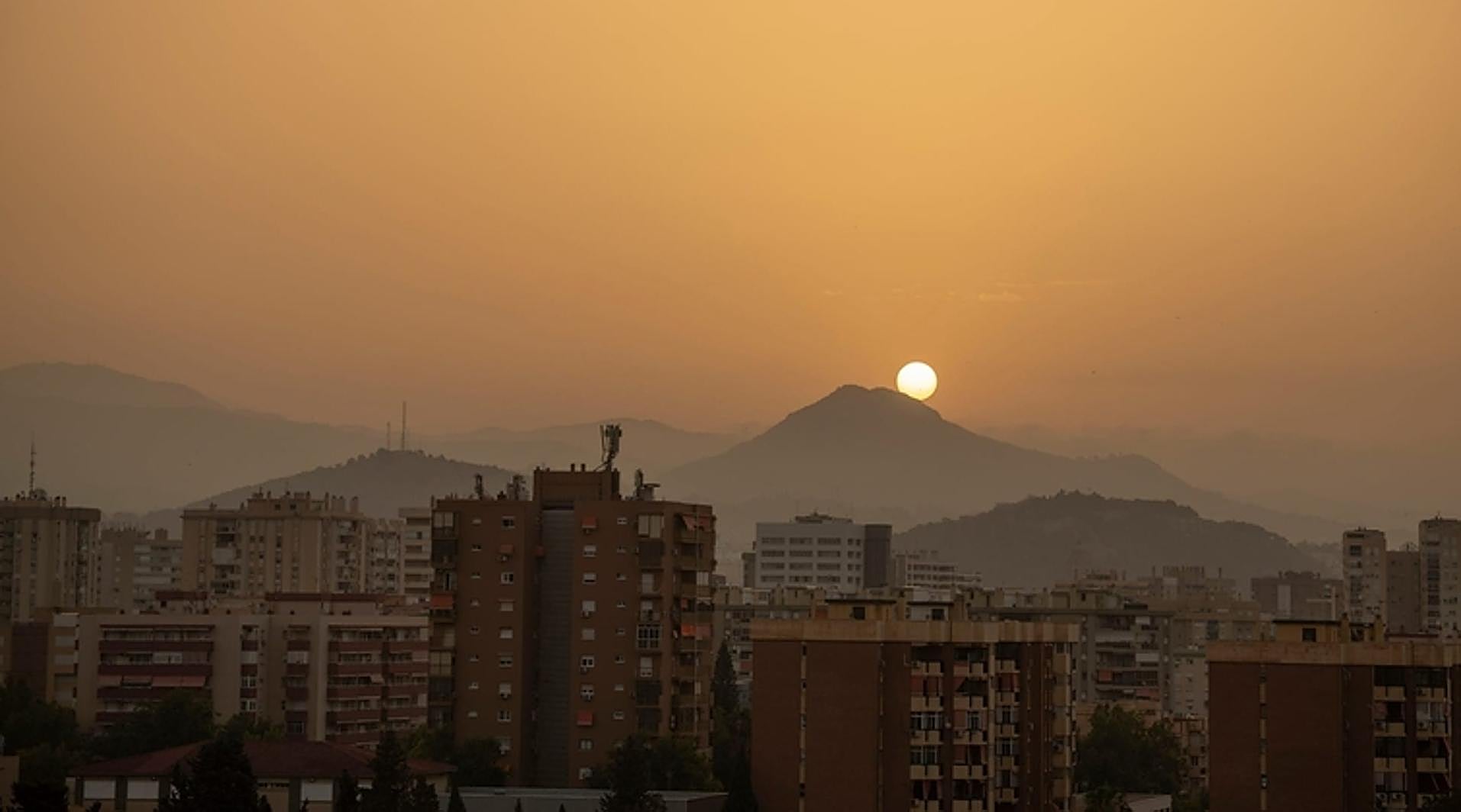 The hot 'terral' wind arrives in Malaga, but will it break the all-time temperature record in the province? - Vimarsana News