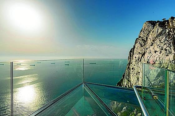 Gibraltar, history and nature with a view