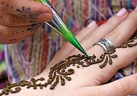 Spanish agency for medicines and health products warns of risks of black henna tattoos