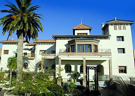 Imagen secundaria 1 - From top: The room devoted to Lennon in the Casa del Cine, Finca de Santa Isabel, now the Casa del Cine and the John Lennon statue in the city