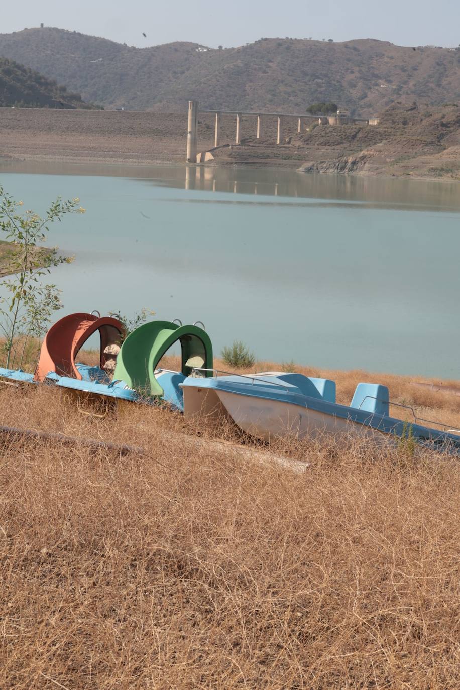 The critical state of Malaga's La Viñuela reservoir, in pictures