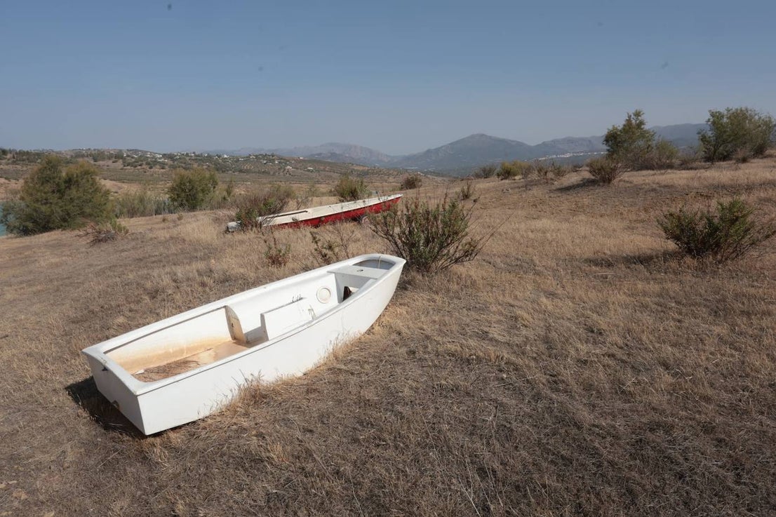 The critical state of Malaga's La Viñuela reservoir, in pictures