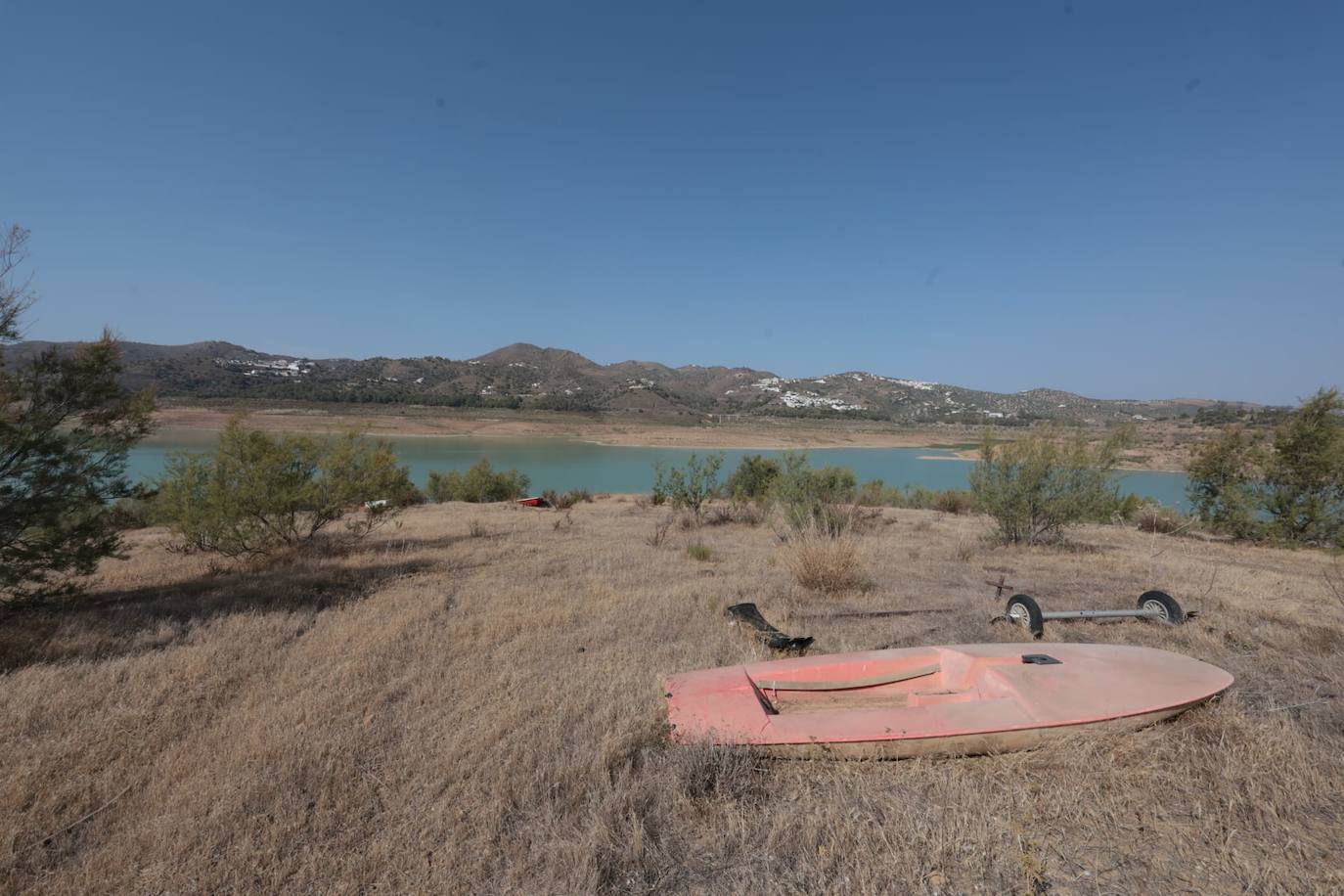 The critical state of Malaga's La Viñuela reservoir, in pictures