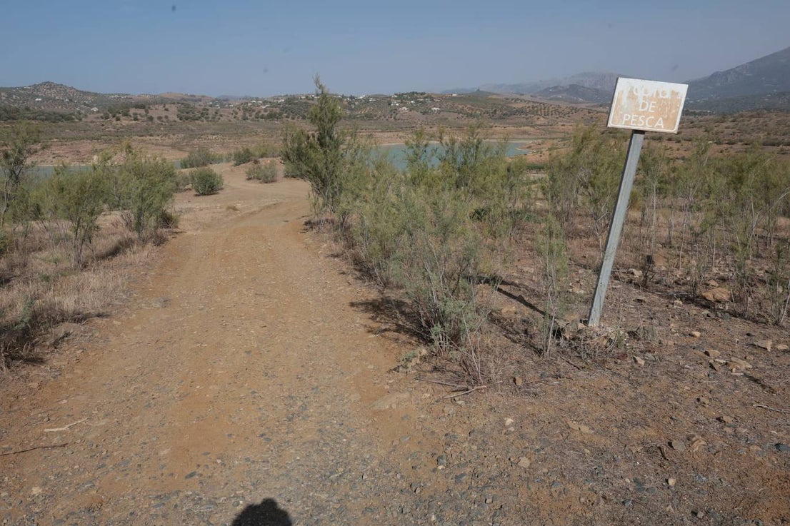 The critical state of Malaga's La Viñuela reservoir, in pictures