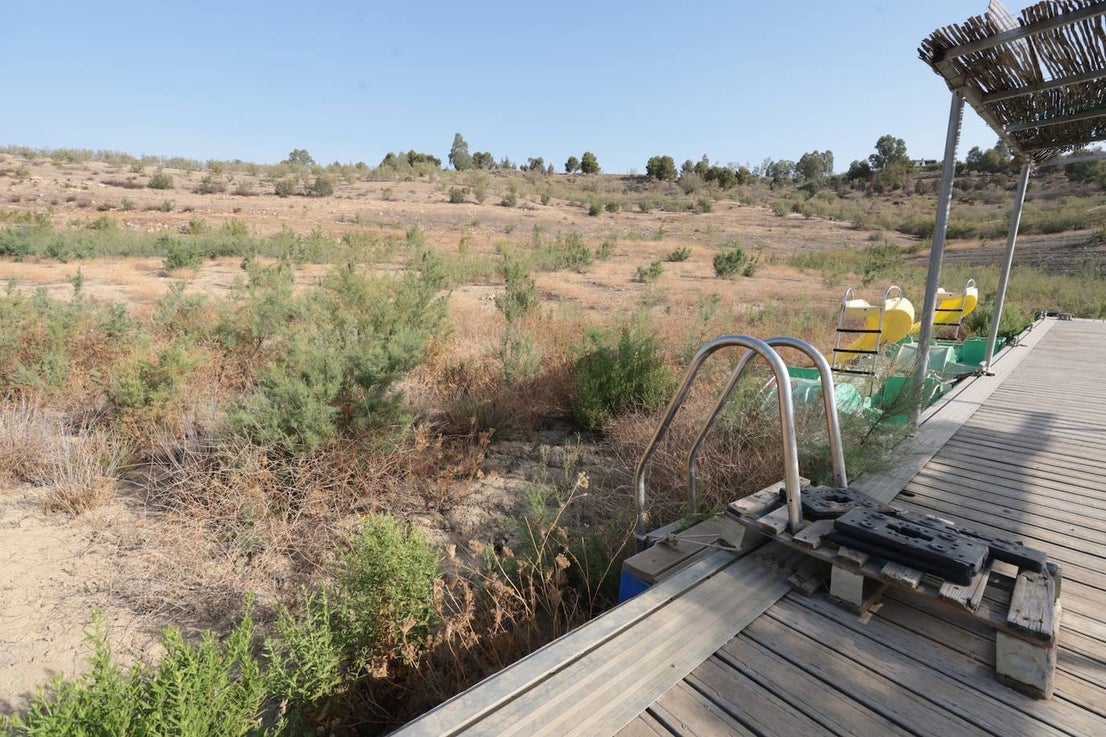 The critical state of Malaga's La Viñuela reservoir, in pictures