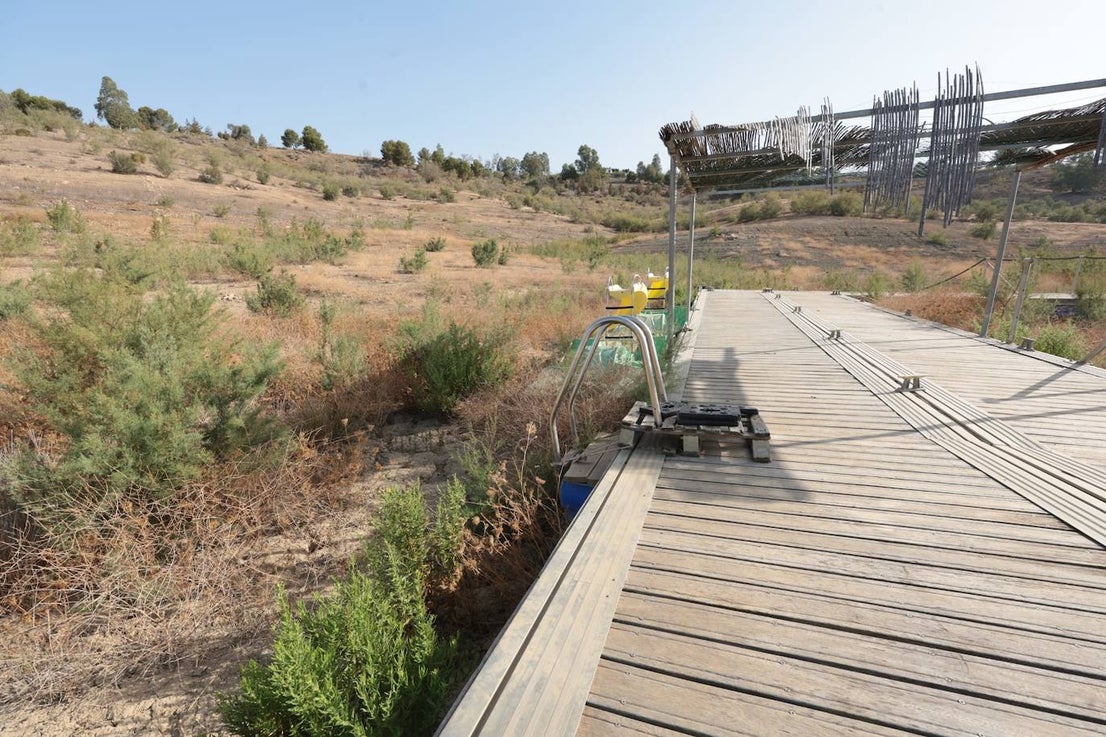 The critical state of Malaga's La Viñuela reservoir, in pictures