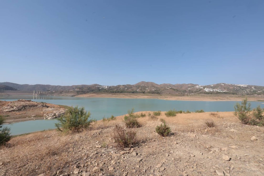 The critical state of Malaga's La Viñuela reservoir, in pictures