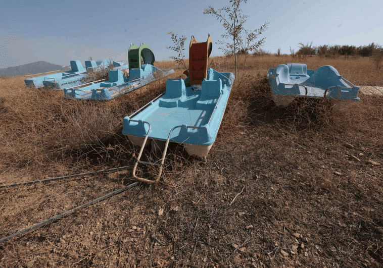 The critical state of Malaga's La Viñuela reservoir, in pictures