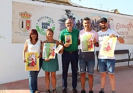 The town's mayor (c) and members of the neighbourhood association announce the fiestas.