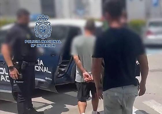 Two men arrested after 15,000-euro gunpoint robbery at pharmacy in Estepona