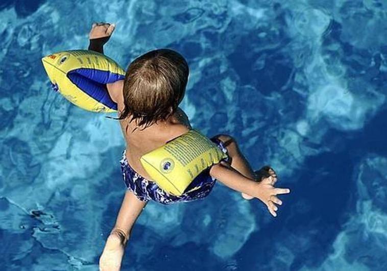 Father dies after trying to save his three-year-old son in a swimming pool in Mallorca