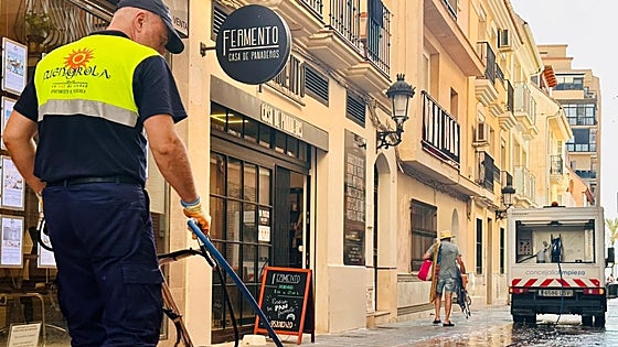 Fuengirola steps up summer street cleaning programme with new hi-tech equipment