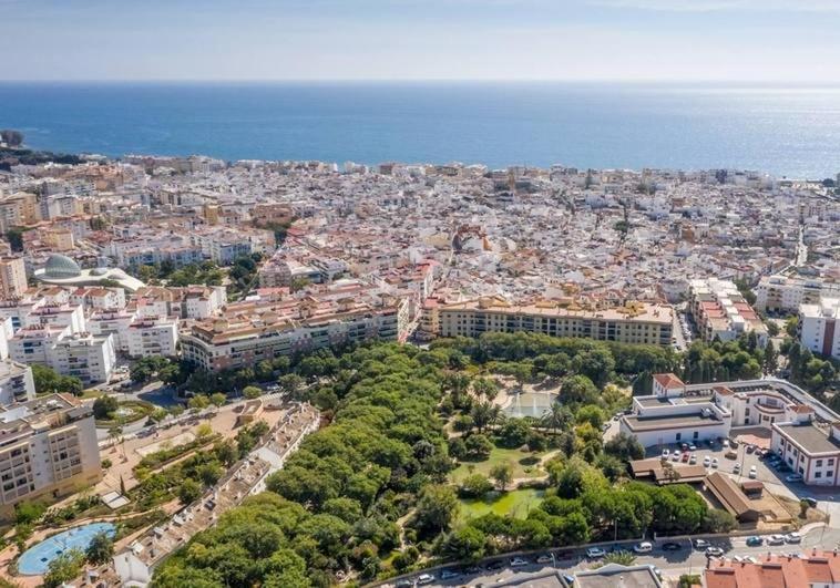 A 66-year-old man dies after being found in swimming pool of a villa in Estepona