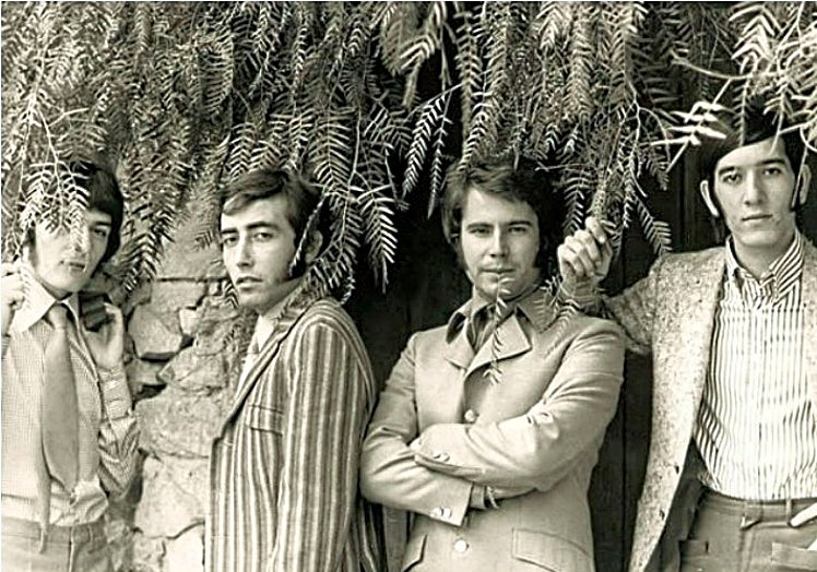 Imagen principal - Los Gritos, Julio Iglesias, poster.