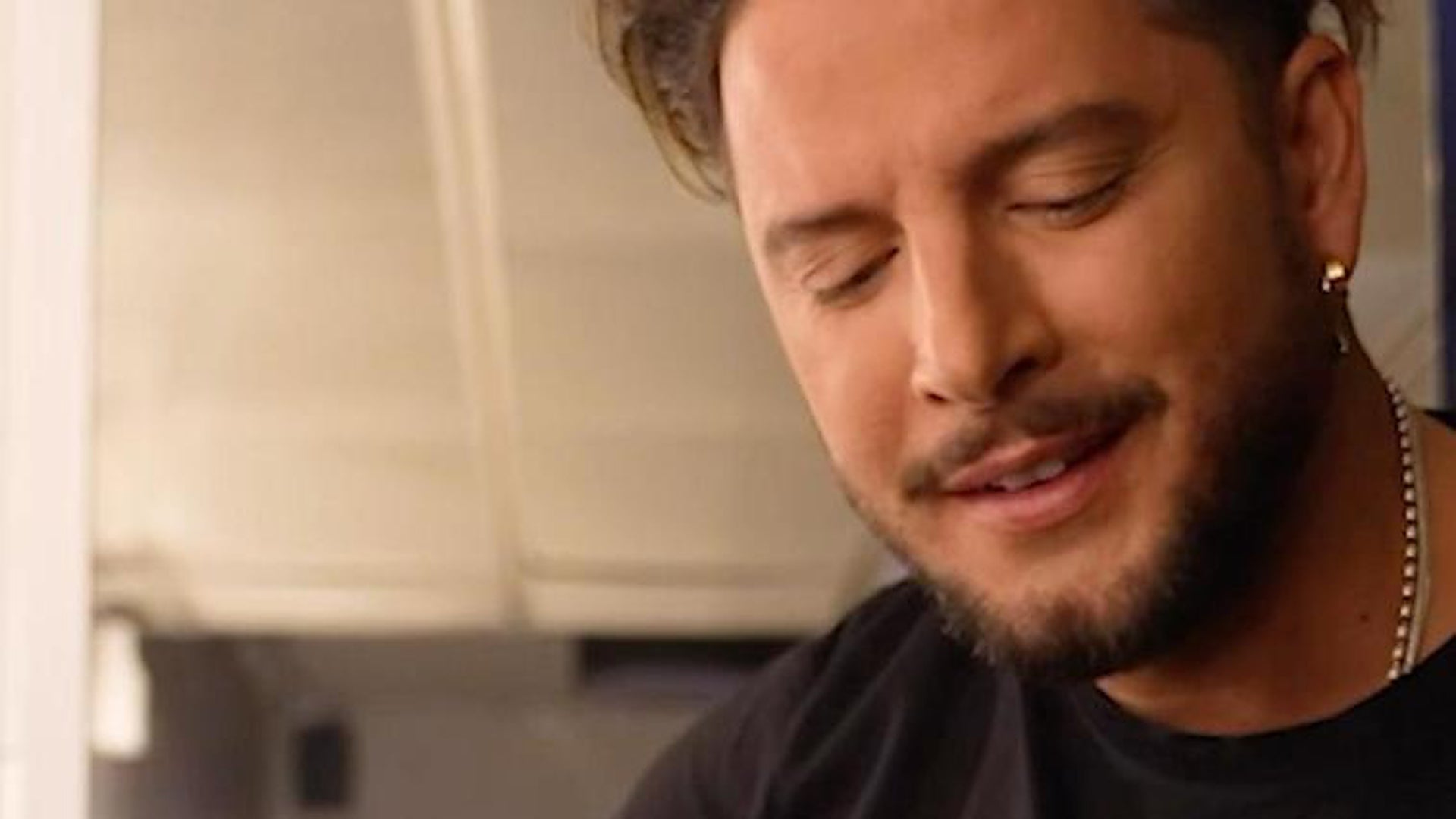 Watch as popular Spanish singer reveals his love for Malaga in a song that has quickly gone viral - Vimarsana News