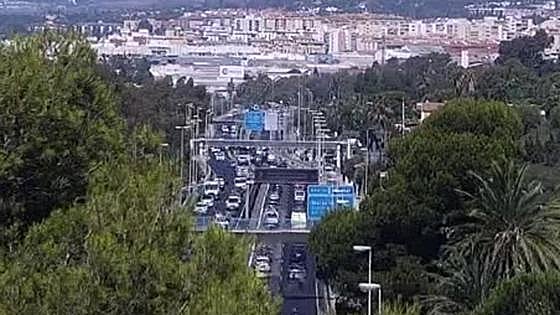 Ten-kilometre tailbacks on A-7 following accident between car and motorbike in Marbella