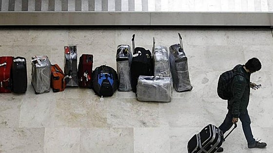 Spain opens case against 'low-cost' airline hand luggage charges