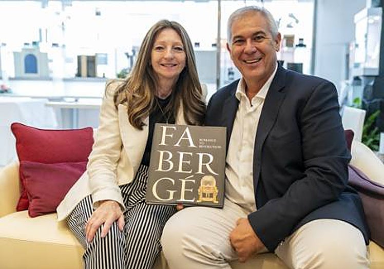 Imagen principal - Sarah Fabergé and Miguel Gómez Molina; some of the pieces in the exhibition