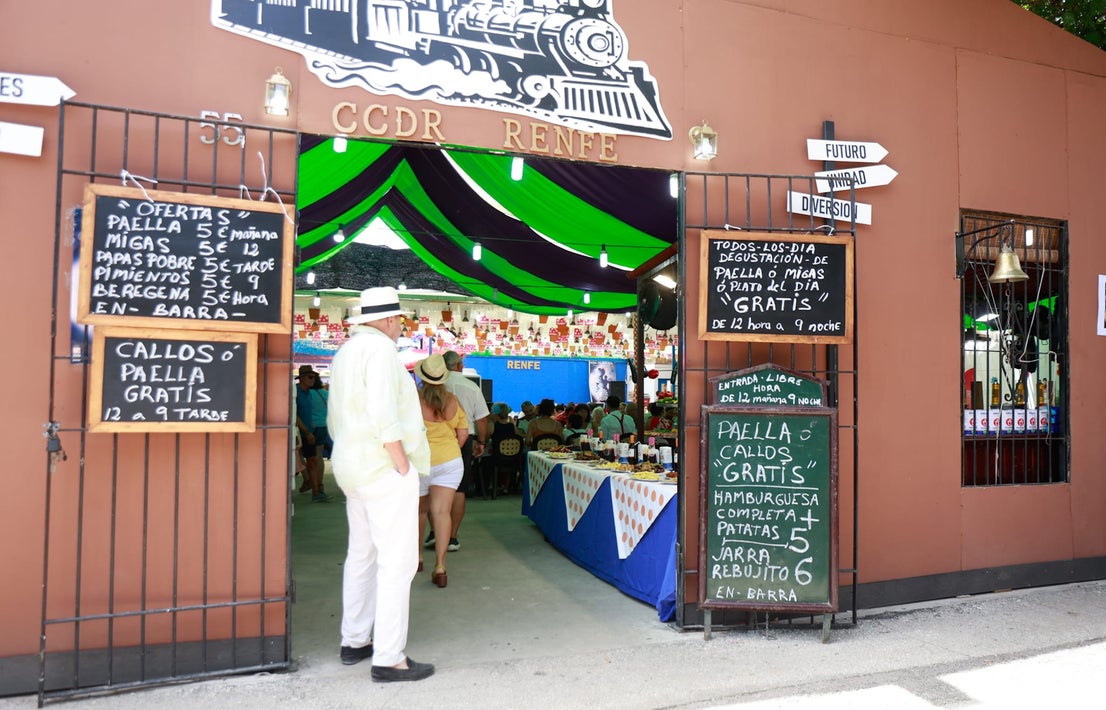 Tuesday's best images of Malaga's spectacular summer fair