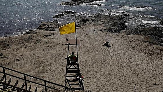 What do the new geometric symbols on some beach warning flags in Spain mean?