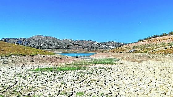 How much water do the reservoirs in Andalucía currently hold?
