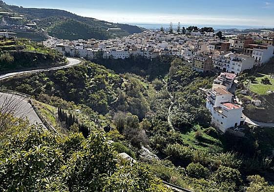 View over Algarrobo Pueblo looking towards the coast.