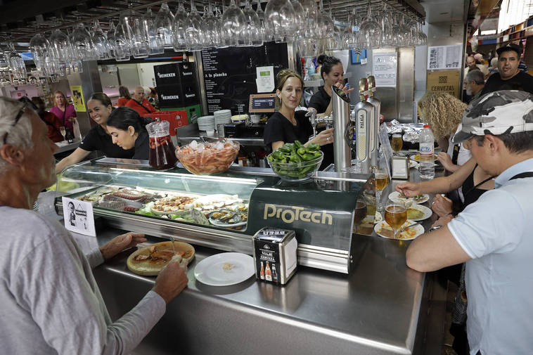 Bosses and unions in Costa del Sol bars, restaurants and hotels agree pay rise for staff