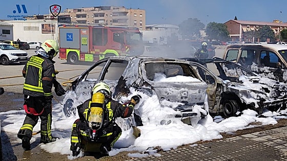Several vehicles totally gutted after fire in Costa del Sol car park