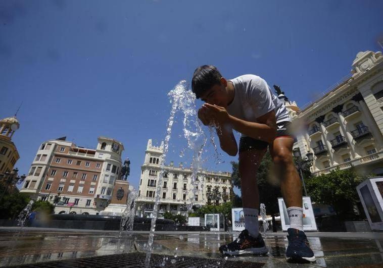 Spain's Met Office activates heat warnings for almost all of Andalucía, with maximum temperatures of up to 42C