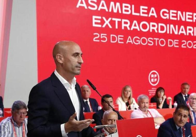 Rubiales addressing the RFEF extraordinary assembly meeting this Friday.