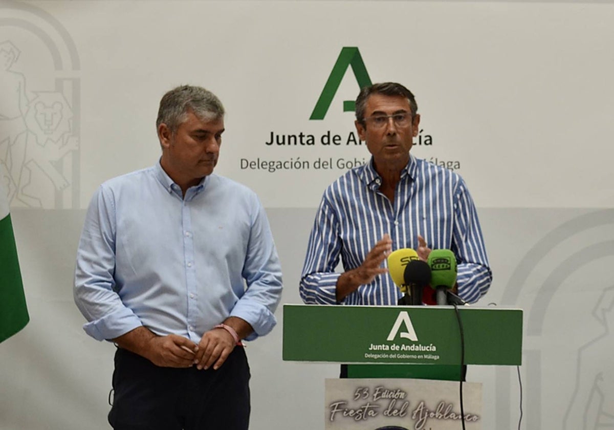 The regional delegate for Agriculture, Fernando Fernández Tapia-Ruano with the Mayor of Almáchar, Antonio Yuste.