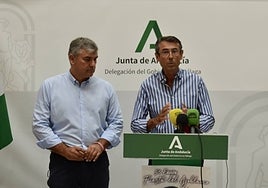 The regional delegate for Agriculture, Fernando Fernández Tapia-Ruano with the Mayor of Almáchar, Antonio Yuste.