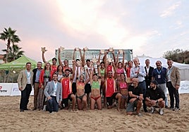A group photo of all of the prize winners on Sunday.